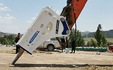 挖掘機(jī)破碎錘作業(yè)時的注意事項有哪些?